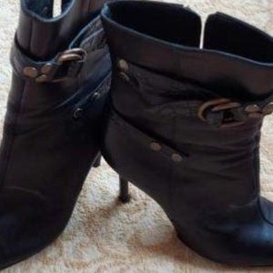 EUC  - Casadei Black Leather Pointy Toe Mid Calf Booties/Boots/Heels/Shoes 39